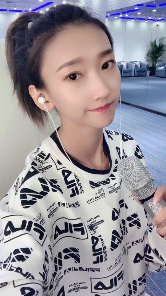 张茜《谜一样的生活》: #秋风落叶 天气转凉 记得添衣