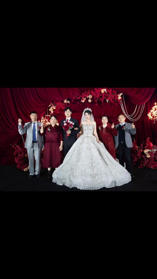 婚庆赛道文案素材 - 赣县万佳东方厅 #红色婚礼布置 #婚礼策划 - 赣州美爵婚庆作品