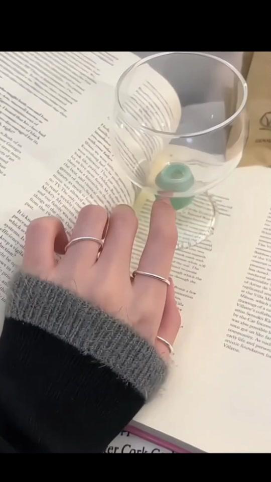 戒指赛道文案素材 - #戒指推荐 足银戒指 999纯银戒指女小众设计男指环简单细素圈光面情侣尾戒指#足银戒指 #999纯银戒指 #高级感戒指 #男女同款 - 小会吖作品