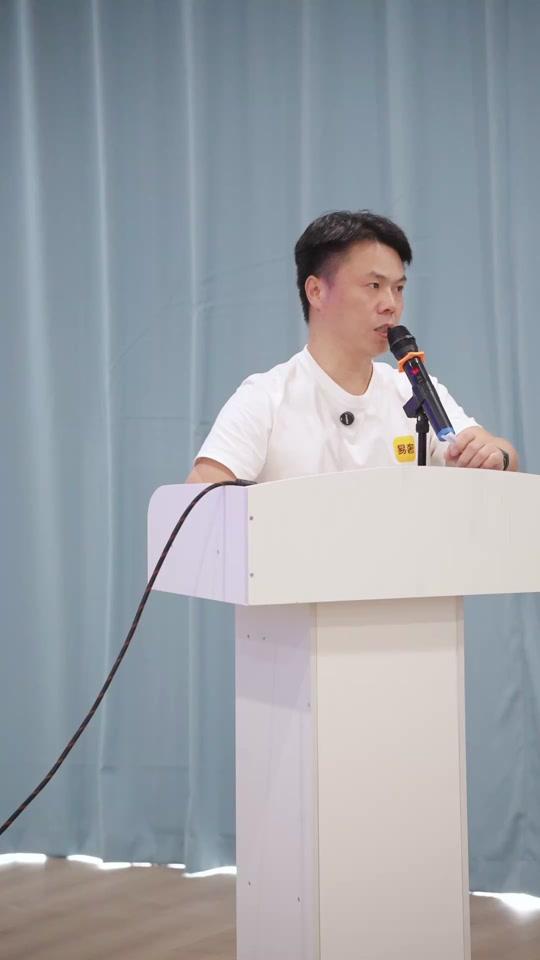 二手奢侈赛道文案素材 - 二奢老板来我们产业大楼的卖货方式有哪些？ #二手奢侈品 #二手行业 #创业 #易奢堂 #易奢堂二奢产业大楼 - 周新勇（易奢堂）作品