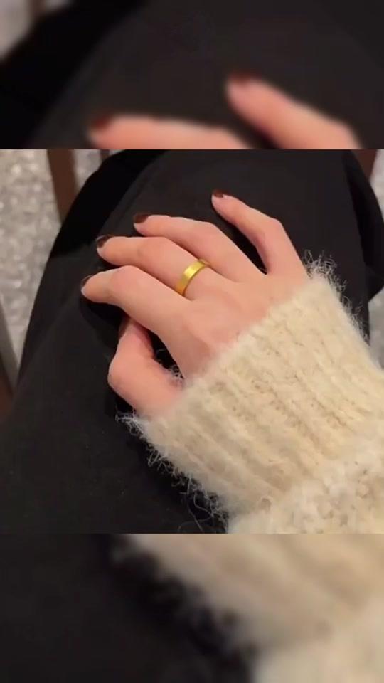 戒指赛道文案素材 - 戒指 钛钢戒指 无忧无虑无欲无求 素圈磨砂高级清冷感网红闪亮指环中指#高级感戒指 #闪亮指环 #饰品 #个性戒指 #戒指推荐 - 飒爽猫步作品