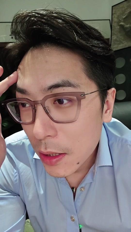 个人成长赛道文案素材 - 天天喊着要搞钱、要逆袭、要翻身，你让他真干点啥，他觉得什么都是阻碍，浑身上下只剩借口了。就这种人喜欢的根本不是钱，他只是喜欢的是有钱的感觉——喜欢买单不用看价格，喜欢被人夸 被人捧 围着他转的感觉。但至于来钱的动作，他不想研究 也不想做。#赚钱思维 #个人成长 #人间清醒 #女性情感 - 鱼书雁信作品