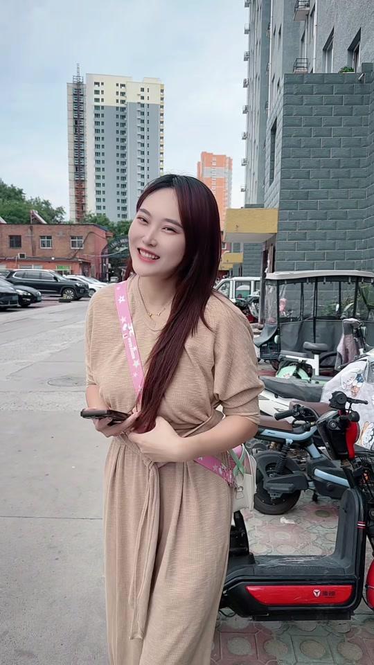 情感咨询赛道文案素材 - 你们说他到底爱不爱我啊？有人说“爱你的人永远有时间”，可我现在有点搞不懂了...#夫妻 #日常 #搞笑 - 小孙有点懒作品