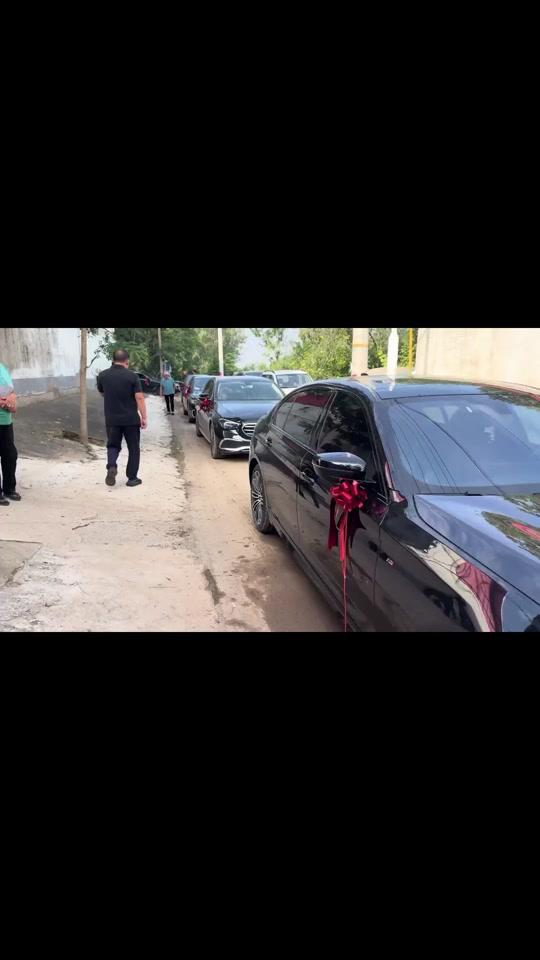 婚庆赛道文案素材 - 新兴东大街有个超棒婚车租赁处,蚂蚁接亲婚礼车队策划套餐仅20元,超实在!能让接亲热闹有仪式,出行顺心亮眼,靠谱又省心,快收藏! #dou是好车 #迈巴赫 #以车会友 #出嫁 #祝新郎新娘百年好合早生贵子 - 蚂蚁接亲婚车共享平台作品