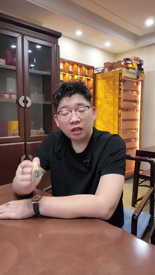 二手奢侈赛道文案素材 - 劳力士皮蛋圈，只聊缺点不谈优点！ #二手奢侈品 #手表 #腕表 #劳力士 #皮蛋圈 - 星仔轻奢汇作品