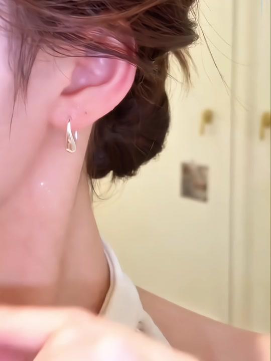 耳饰赛道文案素材 - #耳饰美出高级感 #养耳洞 #耳饰搭配气质翻倍 #日常配饰分享 #耳饰分享给漂亮的你 - 是糖糖吖～作品