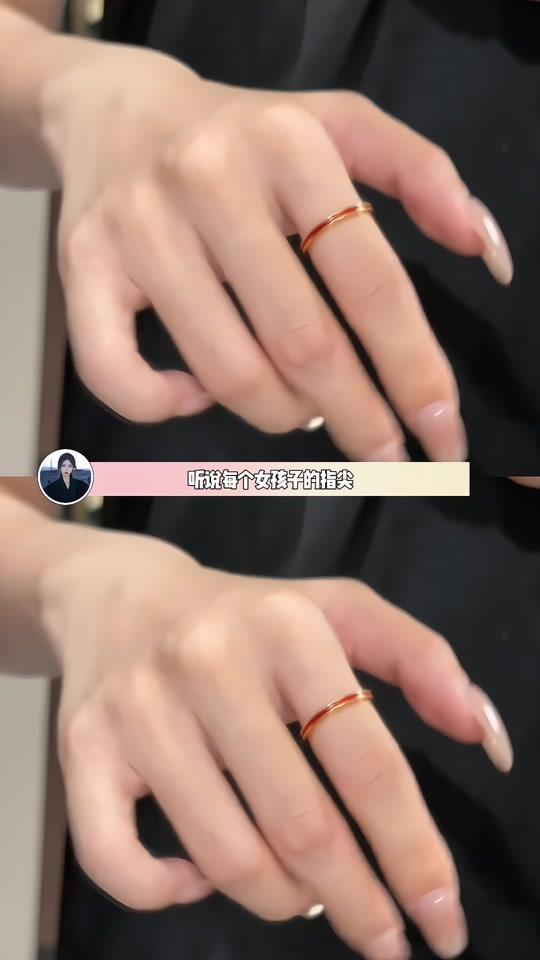 戒指赛道文案素材 - 戒指 据说每个女孩子的芊芊细手上都有一个素圈戒指。
千里姻缘一线牵,一生羁绊腕间缠。 #戒指 #戒指控 #戒指推荐 #戒指印 - 星辰好物馆长作品