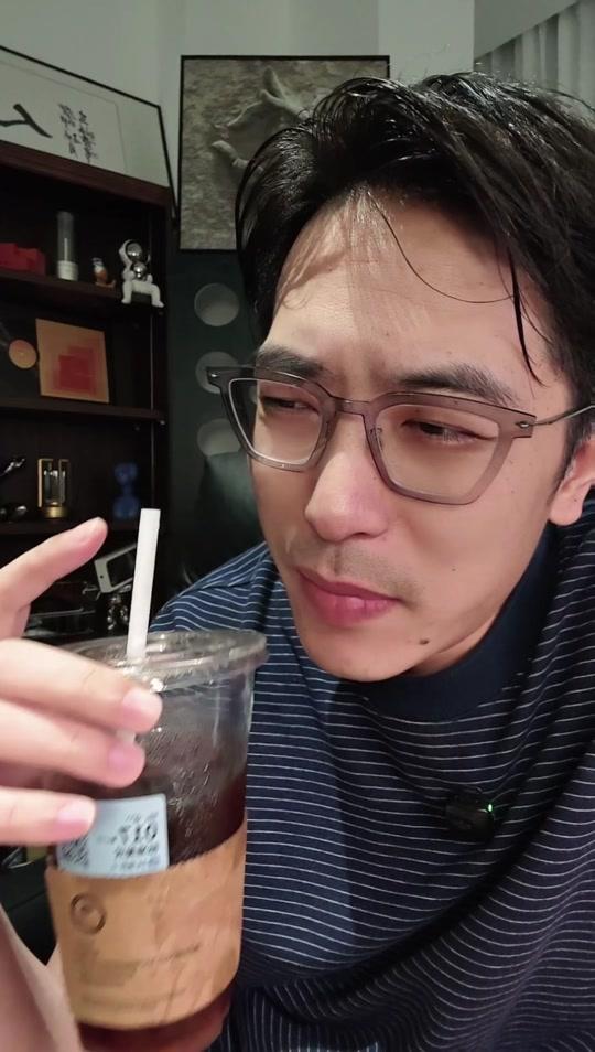 个人成长赛道文案素材 - 每次吵完架，习惯性玩失踪的对象，并不是自己冷静去了，而是他是通过玩失踪这种冷暴力在测试你，控制你！
他的目的就是想让你找不着他，然后你慌了，急了，就低头了，他这招就成功了，无形中你就被他控制了，下次他想拿捏你的时候还会这么干。
#个人成长 #女性情感 #恋爱技巧 #不被拿捏 - 鱼书雁信作品