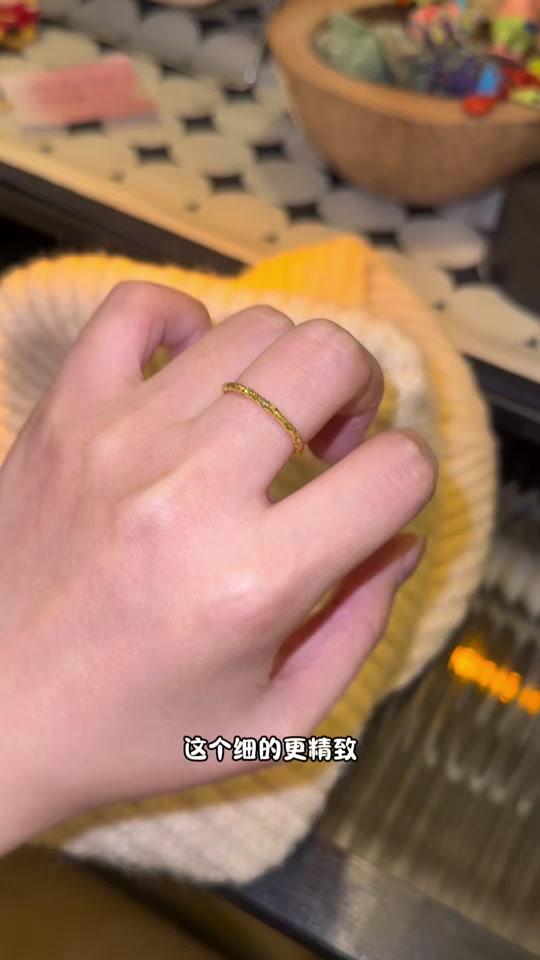 戒指赛道文案素材 - 太喜欢这个碎碎冰戒指了#新年首饰 #首饰分享 #戒指推荐 #首饰推荐 #素圈戒指 - 奶油橙子作品