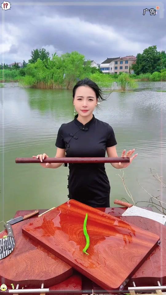 家居赛道文案素材 - 乌檀木整木砧板巨好用!实心厚实不裂，双面用不串味，房必备!#菜板瓶砧板  #分享生活小技巧  #实用分享  #家居好物 - 都市mcn作品