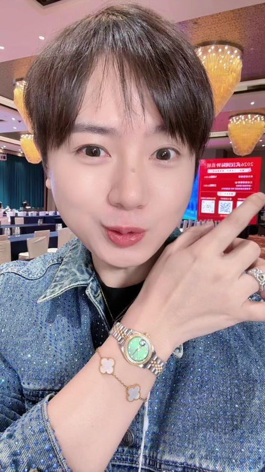 二手奢侈赛道文案素材 - 劳力士 免息只要1千多#手表#劳力士 #二手奢侈品 - 斑鸠九月（2026巡回表展）作品