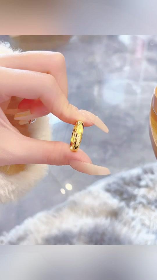 戒指赛道文案素材 - 素圈女戒指 钛钢戒指 素圈光圈指女简约食指小众设计轻奢百搭指环叠戴不掉色#轻奢百搭戒指 #首饰搭配 #戒指推荐 #戒指分享 #素圈光圈戒指 - Aaa作品