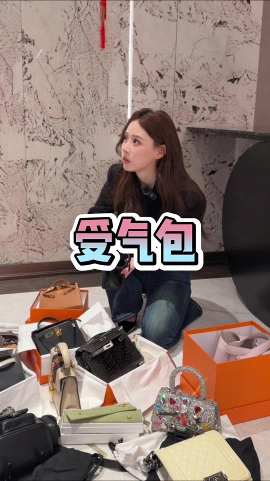 二手奢侈赛道文案素材 - 受气包 #小隋出品必有精品 #00后 #故事来源于生活 #二手奢侈品 #包包 - 小猴子奢品作品