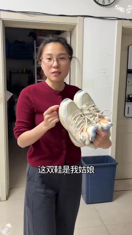 家居赛道文案素材 - 被直播间种草的刷鞋神器，效果惊人被夸靠谱，居家清洗都能用到！ #家居好物 #刷鞋神器 #推荐好物 #好物分享#好物推荐🔥 - 新红与小新作品