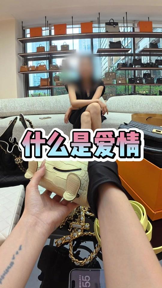 二手奢侈赛道文案素材 - 什么是爱情 #小隋出品必有精品#奢侈品包包#00后#工作日常记录#二手奢侈品 - 小猴子奢品作品