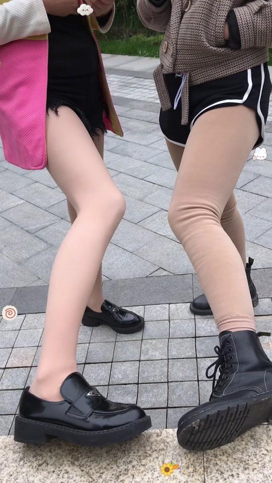 丝袜赛道文案素材 - 孕妇春夏打底裤光腿神器，薄款丝袜款都有，透气吸汗，颜色自然不假白，弹力大不掉档，孕妇穿很舒服，搭配裙子很好看#孕妇  #光腿神器  #孕妇打底裤  #孕妈日常 - 大眼仔少女作品