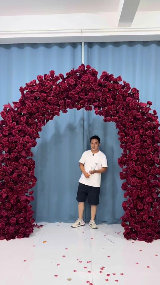 婚庆赛道文案素材 - #婚庆花艺拱门 #仿真花 #婚庆公司 #婚礼策划 #婚庆道具 玫瑰大花门 - 小葛婚庆仿真花厂作品