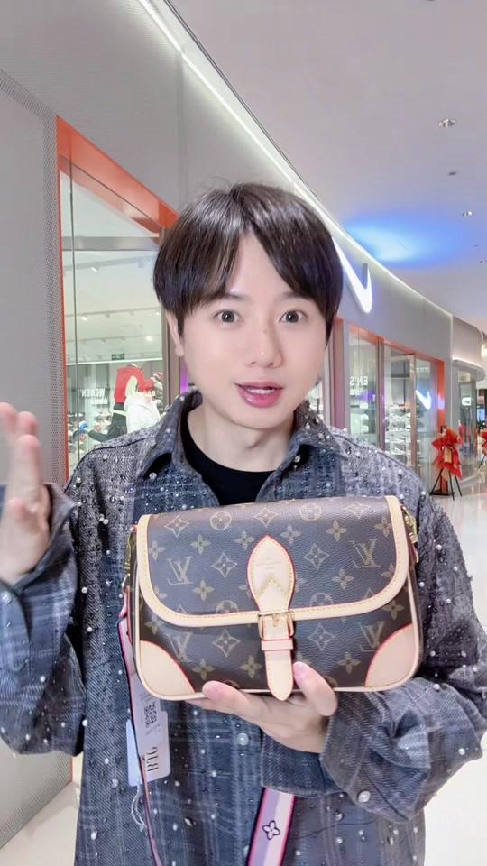 二手奢侈赛道文案素材 - 抖in双惠节 #lv #gucci #二手奢侈品 #包包 #服装 - 斑鸠九月（2026巡回表展）作品