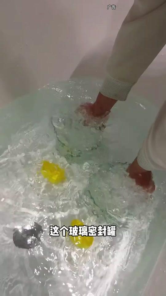 宠物用品赛道文案素材 - 玻璃材质储水更安全，不插电不回流，保证小猫咪喝的每一口都是干净水# 新手养猫 # 养宠好物分享 # 猫咪水碗 # 宠物水碗 - 生活臻选作品