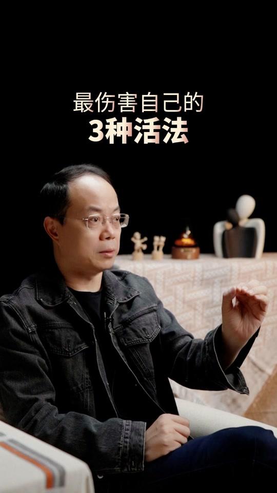 个人成长赛道文案素材 - 主体性强的人，都能做到这3件事：一、相信身体的感觉，而不是只听从头脑的道理；二、把自己放在第一位，而不是把别人的看法放在第一位；三、能真实地表达自己的需要，而不是用“善良”掩盖虚弱。#心理学 #个人成长 #自我成长 #自我提升 #人生智慧 - 武志红作品