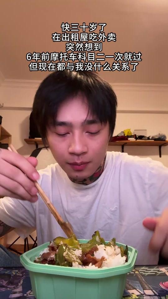 个人成长赛道文案素材 - 夜深忽梦少年事，曾经的辉煌如今无人诉说 #回忆 #夜深忽梦少年事 #个人成长 #成熟男人 - 壹明YM作品
