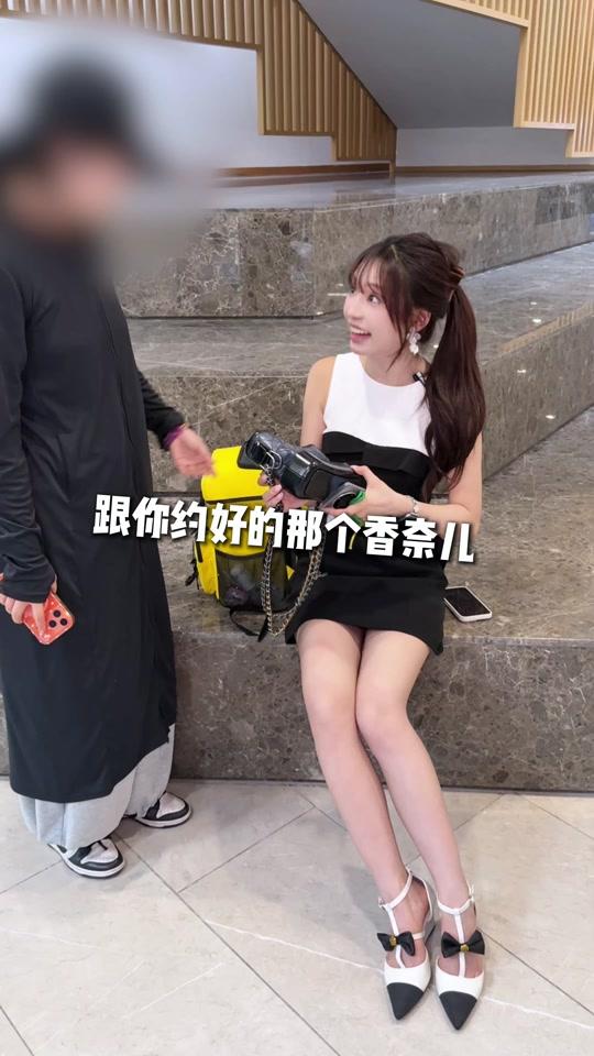 二手奢侈赛道文案素材 - 又是被粉丝姐姐投喂的一天 大家有二手包包也可以来找我上门免费估价哦~#奢侈品#香奈儿#流浪包#二奢#二奢回收 - 爱回收的丝丝作品