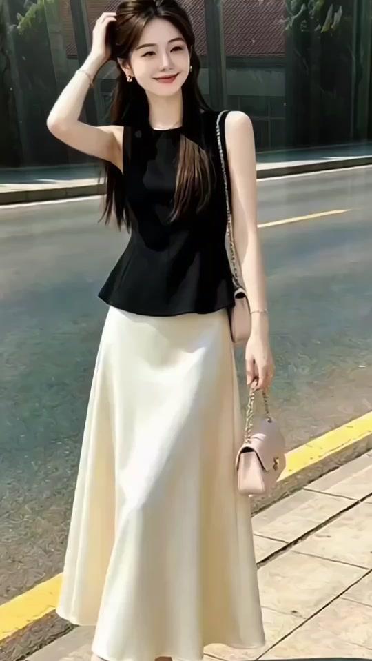 职场赛道文案素材 - 这是一款气质时尚御姐风职场两件套，还是显瘦收腰无袖背心高腰半身裙简约大气通勤装，时尚百搭洋气减龄漂亮舒服#温柔氛围感穿搭 #时尚百搭穿搭#谁穿谁好看#好物分享@DOU+小助手 - 邬姐好物作品