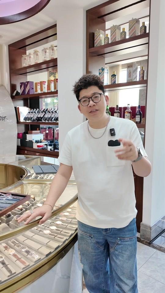 二手奢侈赛道文案素材 - 门店全新正装腕表，花小钱办大事！ #二手奢侈品 #手表 #腕表 #正装腕表 #奢侈品 - 星仔轻奢汇作品