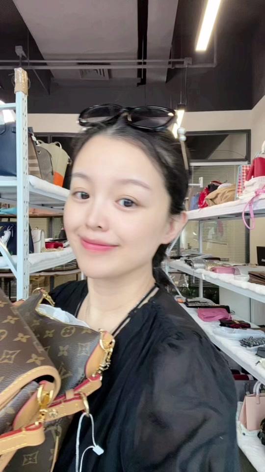 二手奢侈赛道文案素材 - Lv库仓专场#二奢 #奢侈品 #二手奢侈品 #奢侈品包包 #lv - 廷姐奢品日记作品