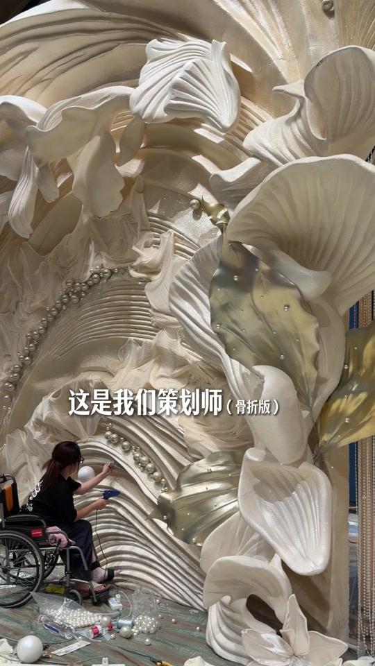 婚庆赛道文案素材 - 5000平米的婚宴竟策划成艺术展! 分享我们在嘉兴乌镇云舟中心手搓的一场高定婚礼#氛围感婚礼搭建 #婚礼装置美学 #百特婚礼 #婚礼设计 #高级感婚礼 - 百特婚礼-祝赟作品
