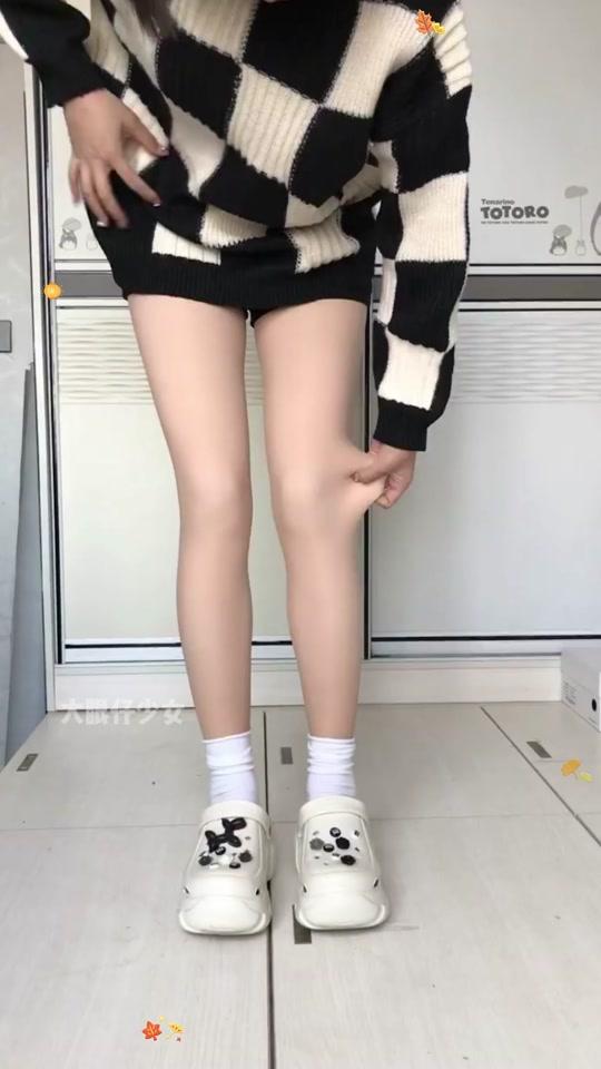 丝袜赛道文案素材 - 孕妇秋冬打底裤光腿神器，薄款丝袜款都有，透气吸汗，颜色自然不假白，弹力大不掉档，孕妇穿很舒服，搭配裙子很好看#孕妇  #光腿神器  #孕妇打底裤  #孕妈日常 - 大眼仔少女作品