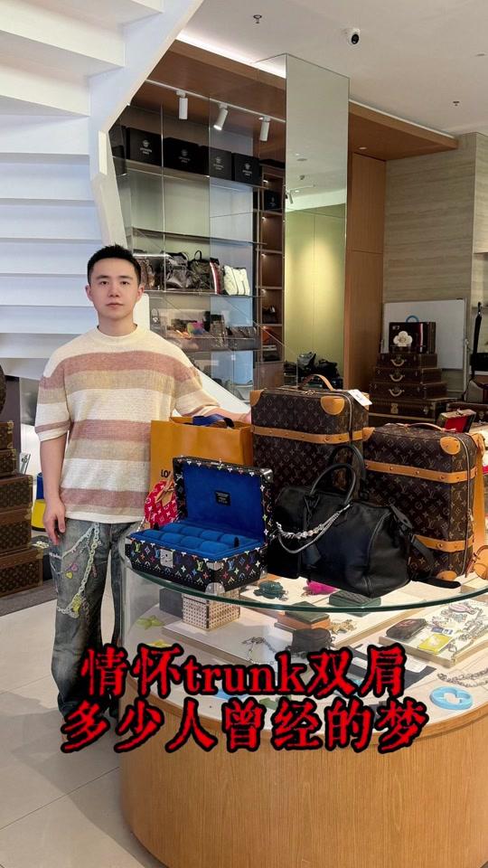 二手奢侈赛道文案素材 - 同一时间集齐两大幻神 #嘉兴 #男包 #二手奢侈品 #嘉壹奢品 - 嘉壹小超作品