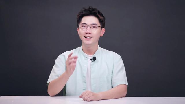一句话直出广告片，深度实测MiniMax Design 顶级视频模型 MiniMax H3 正式开源！
 H3 负责底层质量，Design 负责工业化流程，专业提示词打包进 Agent Skill，3D 导演台精准控机位，一条商业级片子半小时就能交付。 
当顶级模型能力、Agent 工作流与极低架构成本彻底打通，AI真正大规模走进商业内容制作流水线。 
#AI #AIGC #MiniMaxH3 #MiniMaxDesign #AI视频