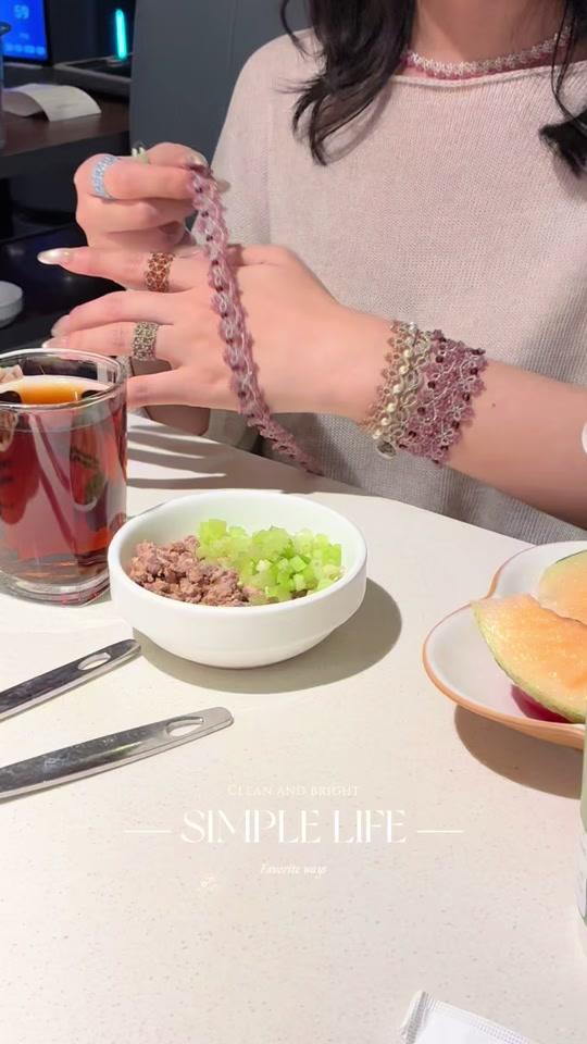 手链赛道文案素材 - 阳光明媚 🌟✨🌟✨ #手串给的情绪价值 #手串控的日常 #饰品搭配不能少 #梭编 #超满意的手链 - 林溪手作作品