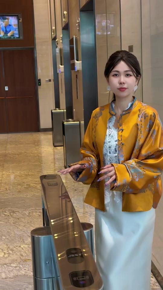 职场赛道文案素材 - #中式优雅 #通勤穿搭参考 #日常穿搭分享 #职场高知穿搭 #优雅藏在穿搭里 - Simone老板娘斯蒙作品