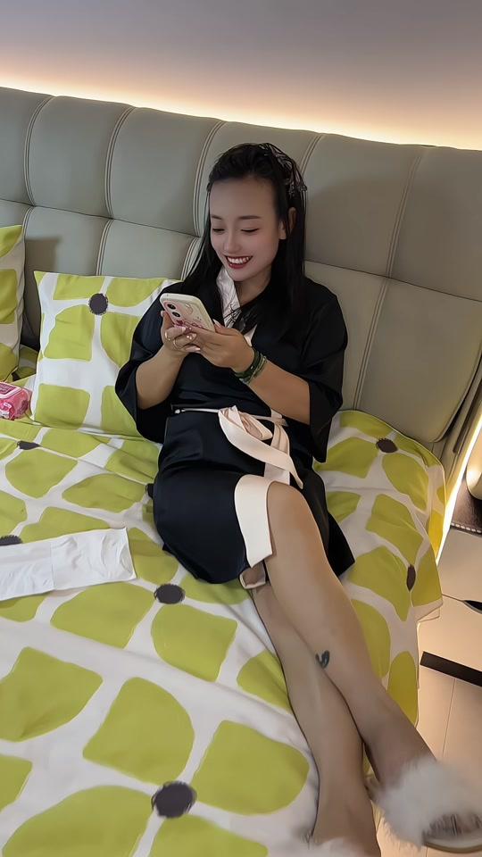 家居赛道文案素材 - 三伏天清爽舒适的私护湿巾 还在用干纸凑合的姐妹赶紧换上这个私护清洁湿巾试试,擦完清爽又舒适,主要是性价比高划算,消耗品就得以省钱好用为主!#家居好物分享 #私护湿巾 #情侣必备 #夏天必备 - 云朵儿作品