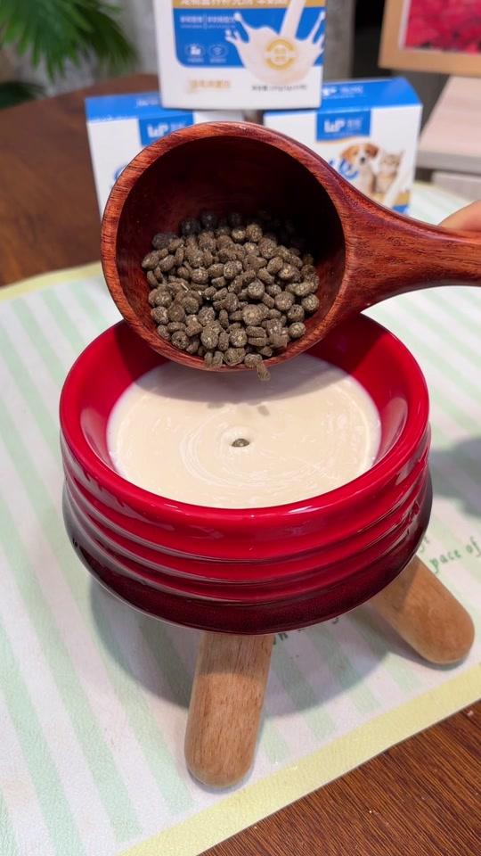 宠物用品赛道文案素材 - 要想小猫身体好，羊奶粉一定少不了，补充营养增加食欲猫咪身体棒棒哒#养猫经验分享#新手养猫 #萌宠好物 #宠物羊奶粉#科学养宠攻略 - 大郎&翠花作品