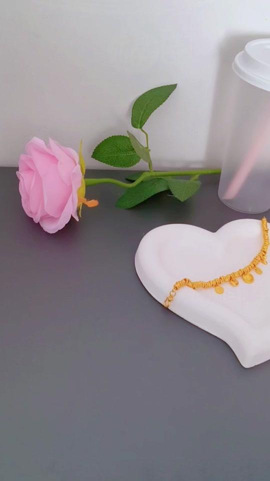 手链赛道文案素材 - 铜合金盘缠手链，精致盘缠设计，时尚感满满。 日常搭配小能手，提升整体造型亮点。#礼物 #手链 #盘缠手串 #美出高级感 #首饰分享 - 无瑕饰品作品