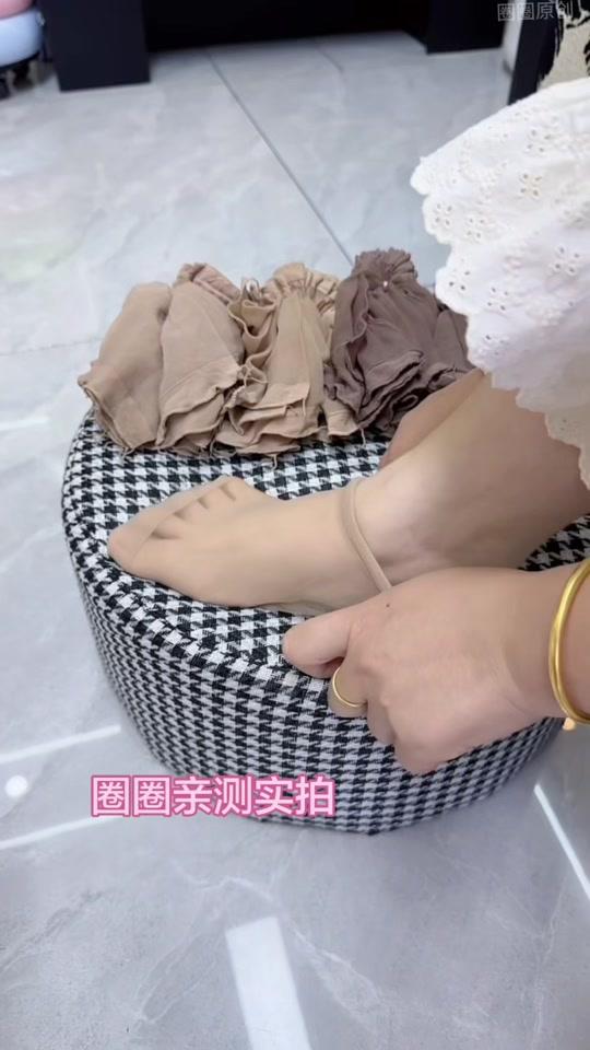 丝袜赛道文案素材 - 高颜值水晶短袜，弹力十足贴合脚型，耐磨防勾丝久穿不坏。轻薄通透上脚精致，各种鞋子都能搭配，日常出行舒适又美观。#袜子 #丝袜#女袜#短款袜子#水晶袜 - 圈圈好物   178作品