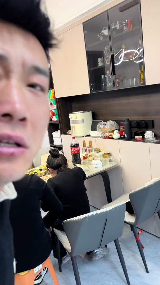 婚庆赛道文案素材 - 过年每天都是这#我要上热门 #这是个真实的事情 #内容太过真实 #用抖音记录人生 @千喜婚礼策划一站式服务 @阳庙千喜婚礼文军 - 搞笑主持人文军作品